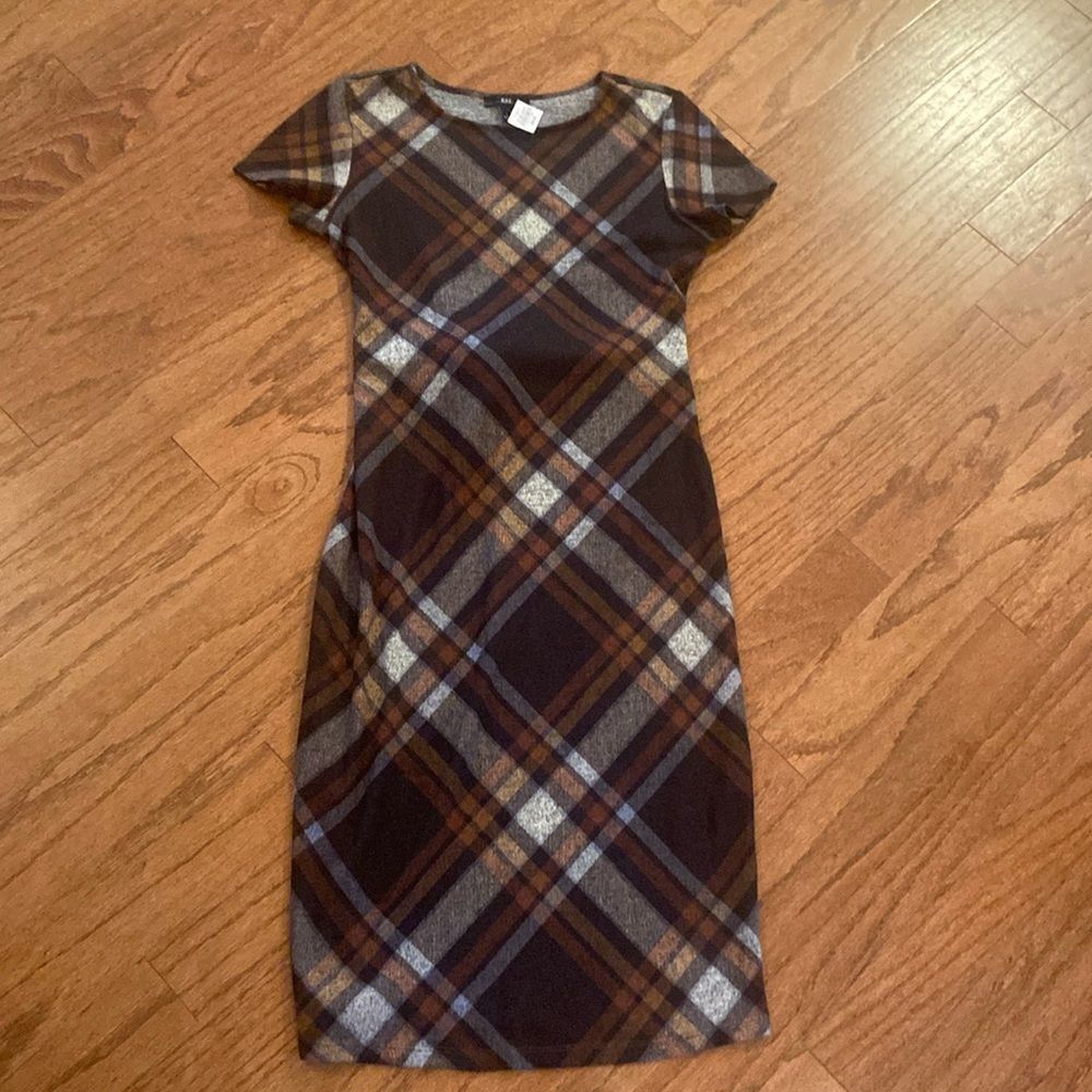 NWT R&K size small plaid/flannel, black, brown, gold and gray dress